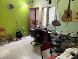 Uma Guitar Drums School