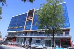 Gold’s Gym Sector 131 Noida